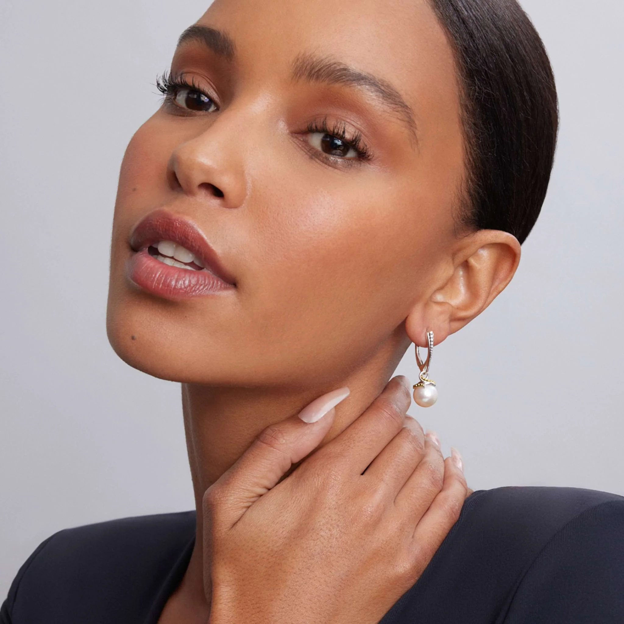 Luna Two-Tone Drop Pearl Earrings - Image 2