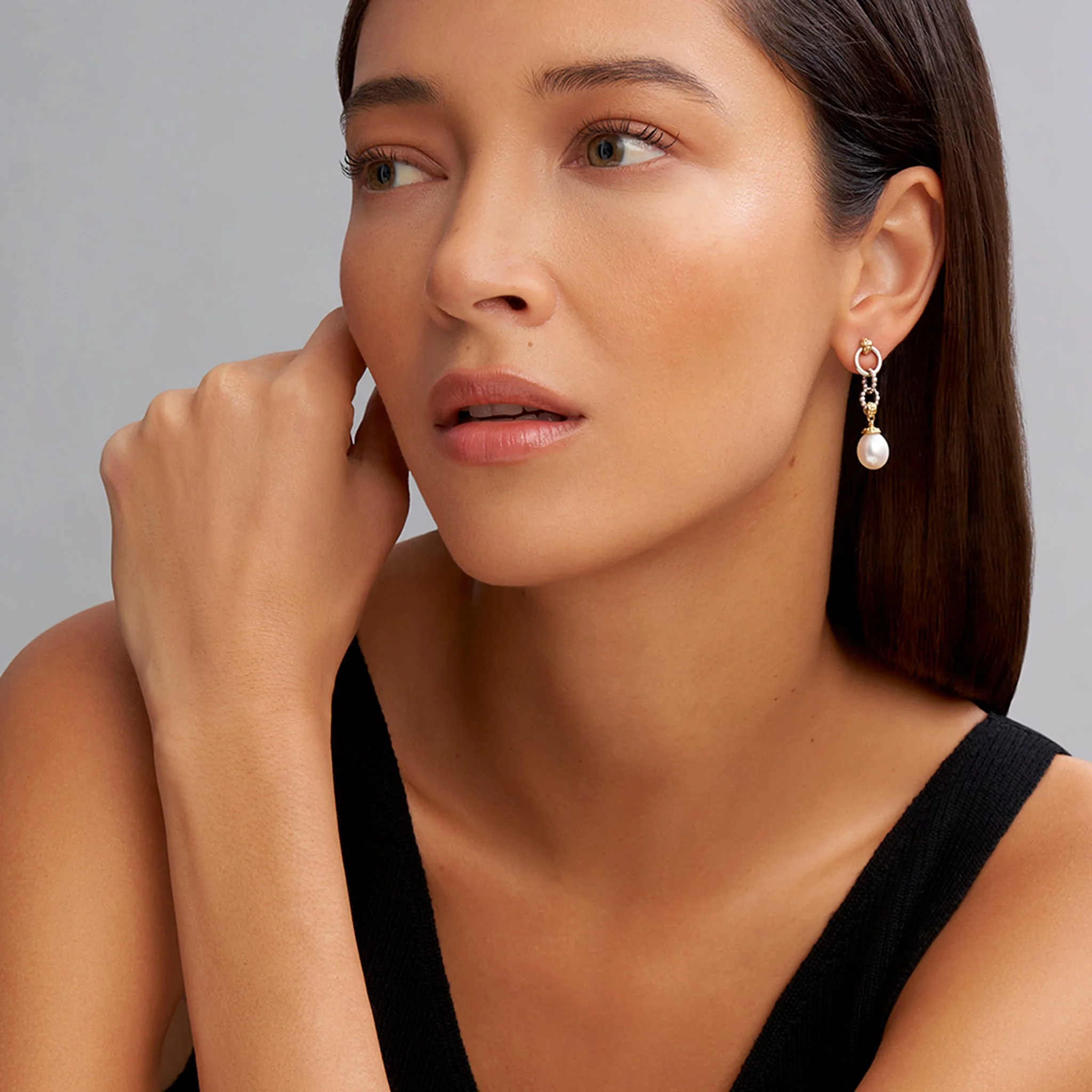 Luna Two-Tone Pearl Circle Drop Earrings - Image 2