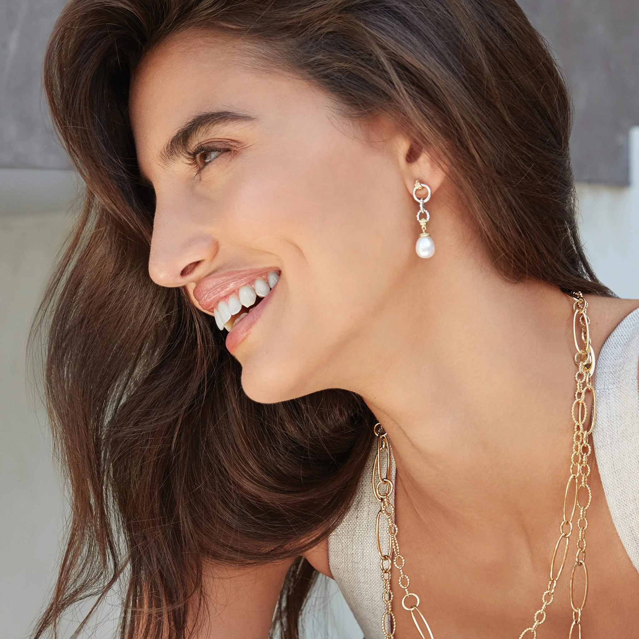 Luna Two-Tone Pearl Circle Drop Earrings - Image 5