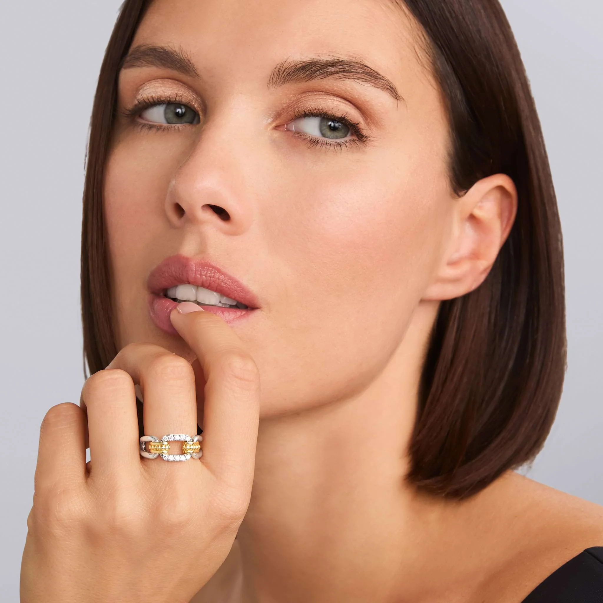 Signature Caviar Two-Tone Link Diamond Ring - Image 2